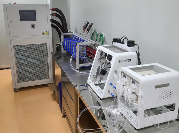 케이메디허브 의약생산센터는 신규 장비 연속흐름반응기를 도입한다. 사진은 실제 설치한 연속흐름반응기의 모습.