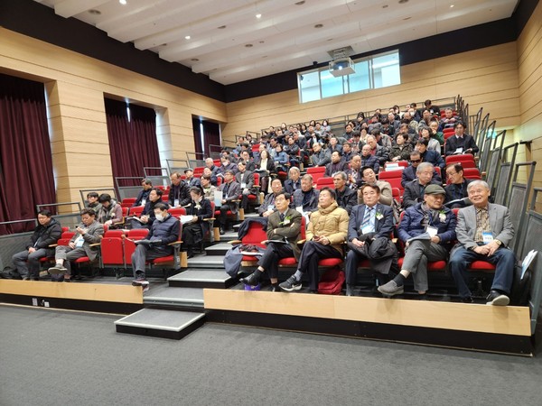 한국식품기술사협회는 24일 송파구 문정동 소재 SONO타워 2층 강당에서 전국에서 143명의 기술사들이 참여한 가운데 제 36회 정기총회를 개최했다.