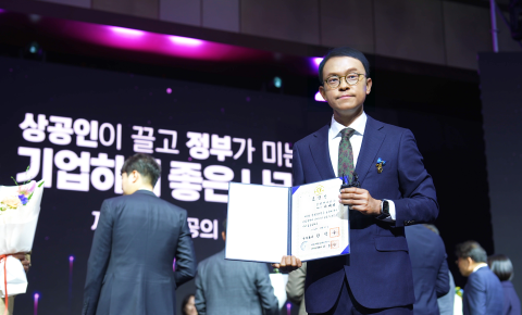 성원메디칼 이대희 대표이사가  ‘제51회 상공의 날’ 기념식에서 국무총리 표창을 수상했다.